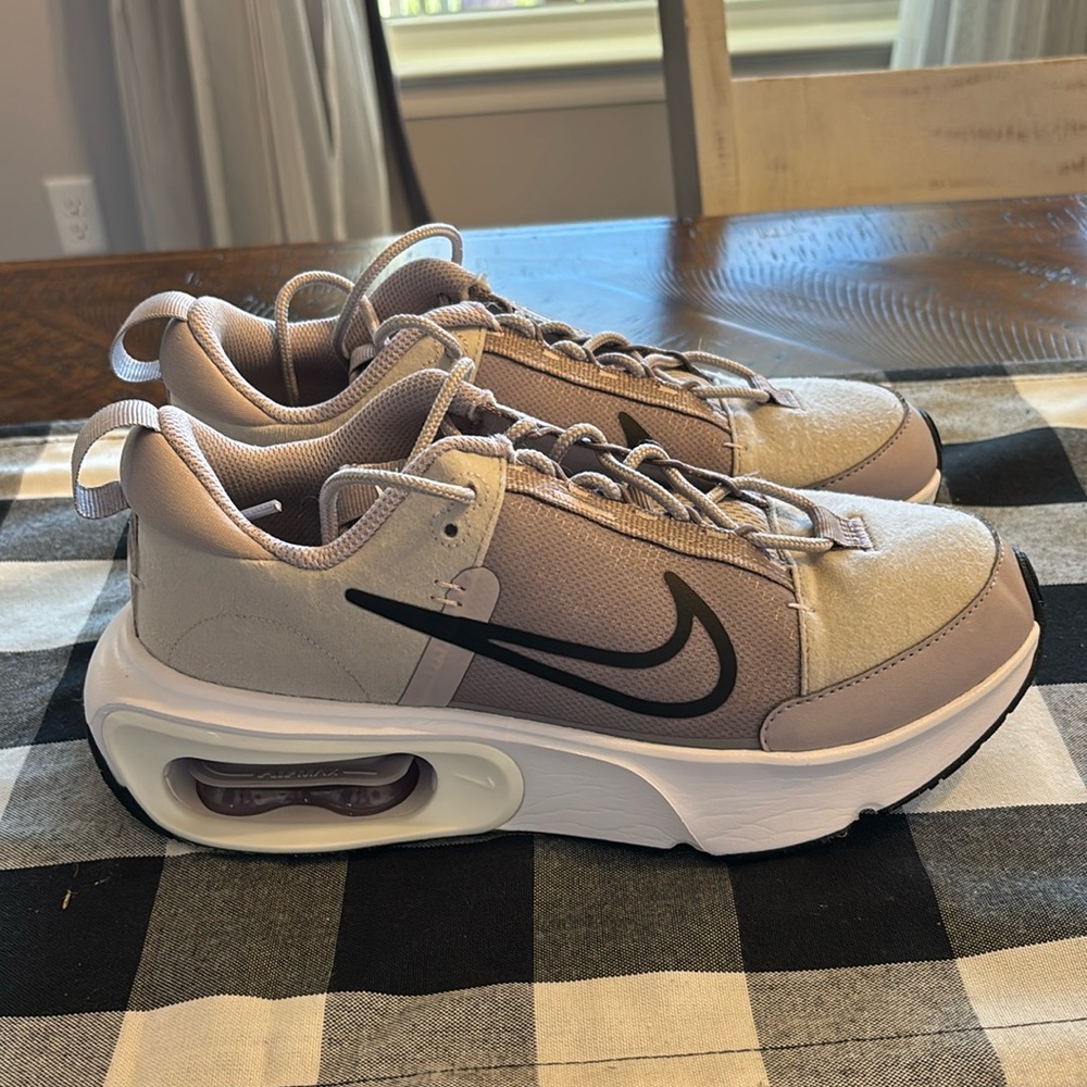 Women’s Nike Air Max INTRLNK